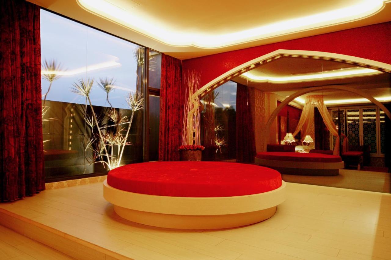 Spring Young Motel Fengyuan Buitenkant foto