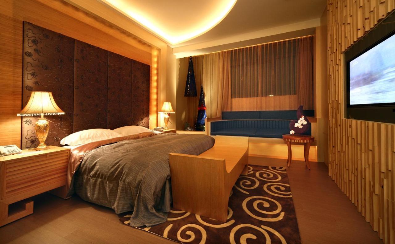 Spring Young Motel Fengyuan Buitenkant foto