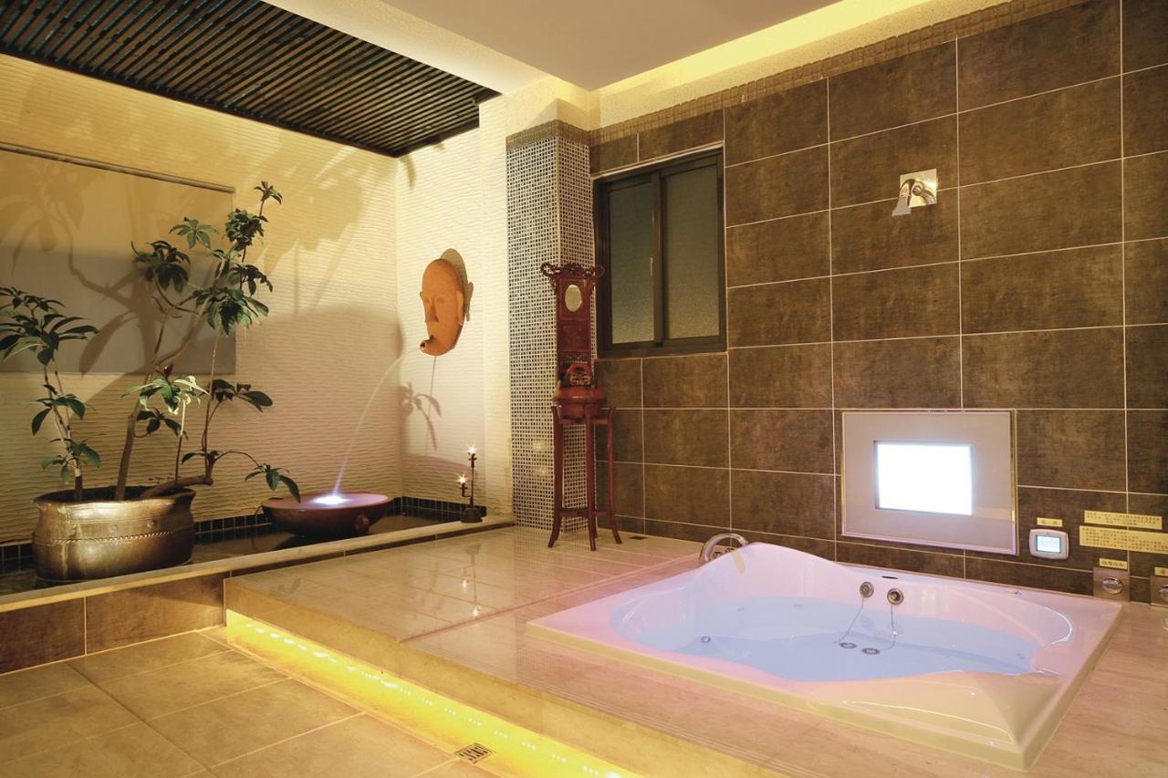 Spring Young Motel Fengyuan Buitenkant foto